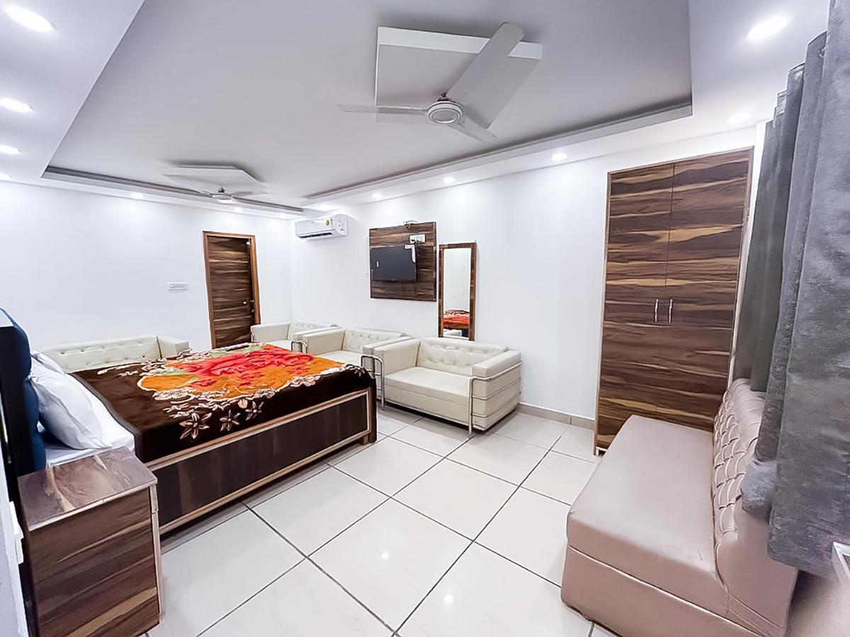 Roomshala 013 Js Garden - Near Jaypee Hospital Noida Exterior photo