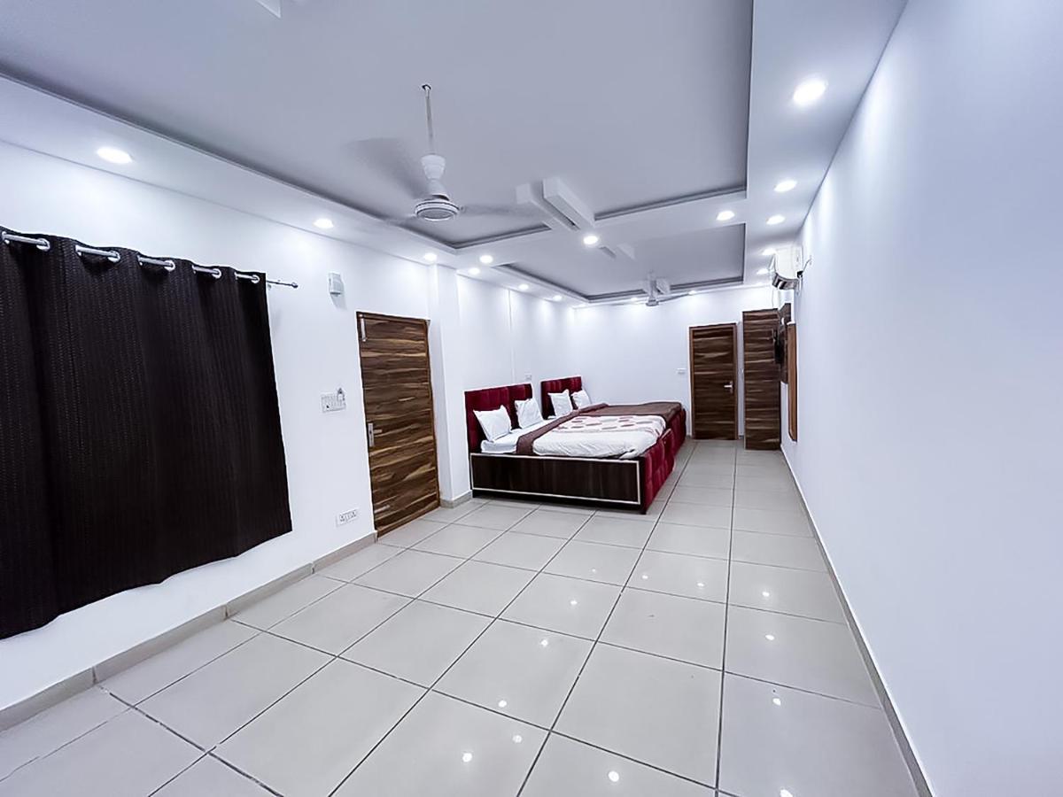 Roomshala 013 Js Garden - Near Jaypee Hospital Noida Exterior photo